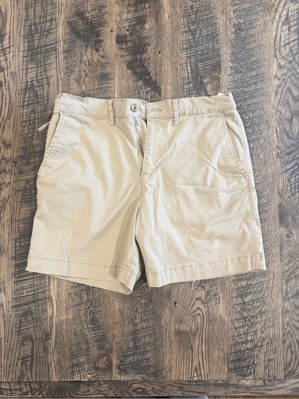 American Eagle Outfitters Men's Light Khaki Flat Front Shorts